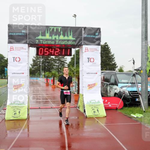 15.06.2025 - 7 Türme Triathlon Michael Strokosch http://msf.ph/oto/8023030 15.06.2025 15:42:11 Ziel 208 meine-sportfotos.de