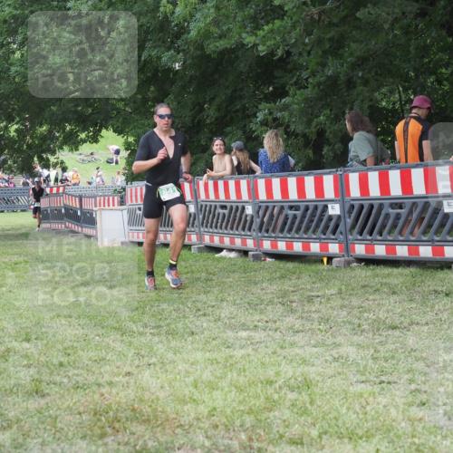 21.06.2025 - 27. Vierlanden-Triathlon KatJ http://msf.ph/oto/8023048 15.06.2025 13:22:56 Ziel 794, 841 meine-sportfotos.de