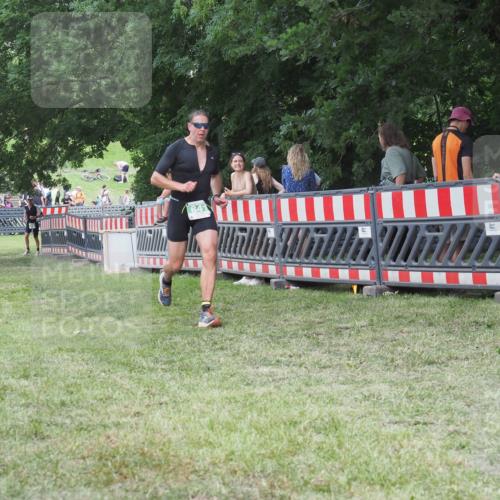 21.06.2025 - 27. Vierlanden-Triathlon KatJ http://msf.ph/oto/8023054 15.06.2025 13:22:56 Ziel 794, 841 meine-sportfotos.de