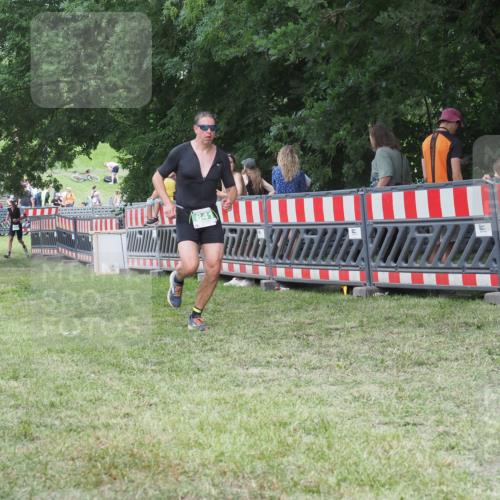 21.06.2025 - 27. Vierlanden-Triathlon KatJ http://msf.ph/oto/8023061 15.06.2025 13:22:57 Ziel 794, 841 meine-sportfotos.de