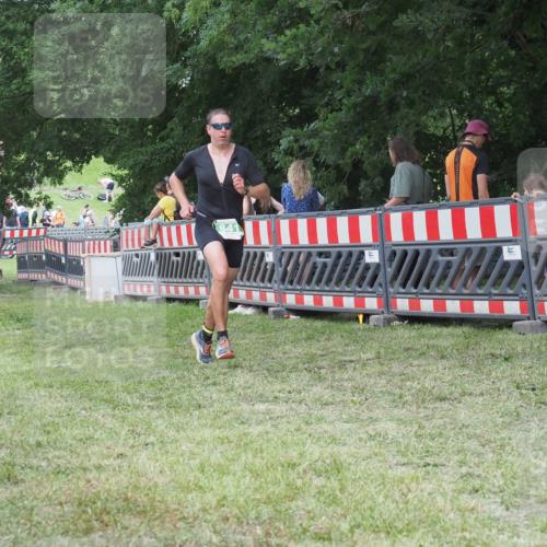 21.06.2025 - 27. Vierlanden-Triathlon KatJ http://msf.ph/oto/8023067 15.06.2025 13:22:57 Ziel 794, 841 meine-sportfotos.de