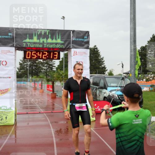 15.06.2025 - 7 Türme Triathlon Michael Strokosch http://msf.ph/oto/8023071 15.06.2025 15:42:13 Ziel 208 meine-sportfotos.de