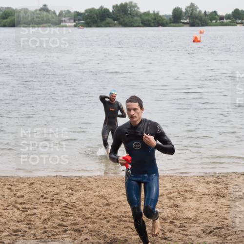 21.06.2025 - 27. Vierlanden-Triathlon MichiJ http://msf.ph/oto/8023072 15.06.2026 10:53:54 Schwimmen 650, 726, 757 meine-sportfotos.de