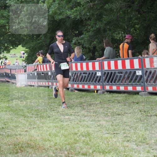 21.06.2025 - 27. Vierlanden-Triathlon KatJ http://msf.ph/oto/8023073 15.06.2025 13:22:57 Ziel 794, 841 meine-sportfotos.de