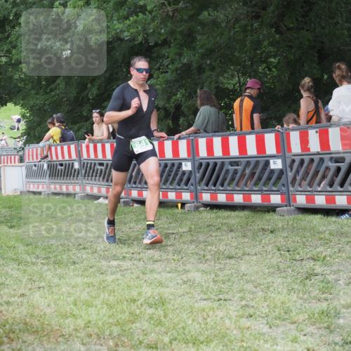 21.06.2025 - 27. Vierlanden-Triathlon KatJ http://msf.ph/oto/8023084 15.06.2025 13:22:57 Ziel 794, 841 meine-sportfotos.de