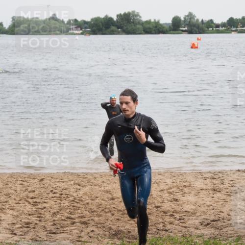 21.06.2025 - 27. Vierlanden-Triathlon MichiJ http://msf.ph/oto/8023087 15.06.2026 10:53:54 Schwimmen 650, 726, 757 meine-sportfotos.de