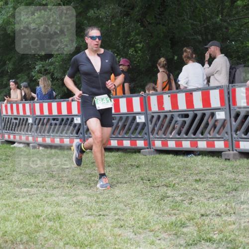 21.06.2025 - 27. Vierlanden-Triathlon KatJ http://msf.ph/oto/8023093 15.06.2025 13:22:58 Ziel 794, 841 meine-sportfotos.de