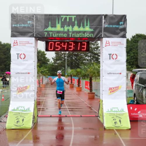 15.06.2025 - 7 Türme Triathlon Michael Strokosch http://msf.ph/oto/8023095 15.06.2025 15:43:13 Ziel  meine-sportfotos.de