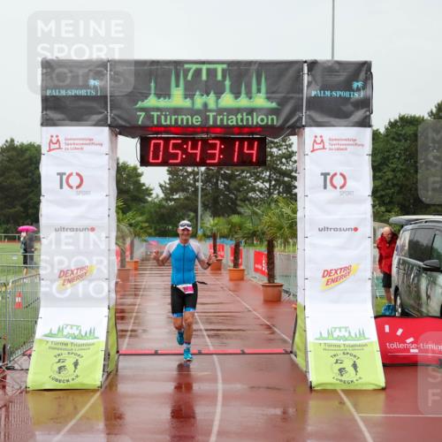 15.06.2025 - 7 Türme Triathlon Michael Strokosch http://msf.ph/oto/8023105 15.06.2025 15:43:14 Ziel  meine-sportfotos.de