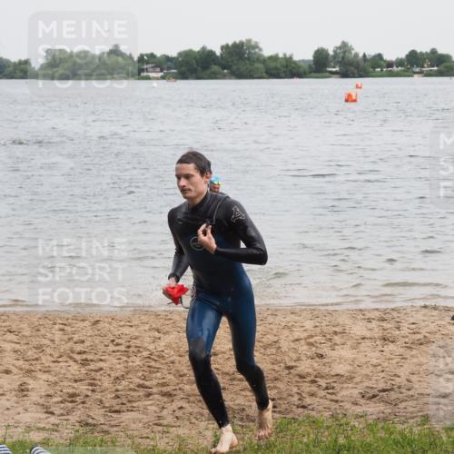 21.06.2025 - 27. Vierlanden-Triathlon MichiJ http://msf.ph/oto/8023108 15.06.2026 10:53:54 Schwimmen 650, 726, 757 meine-sportfotos.de
