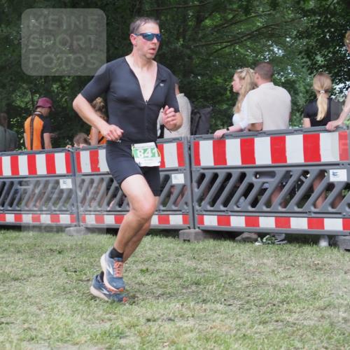 21.06.2025 - 27. Vierlanden-Triathlon KatJ http://msf.ph/oto/8023110 15.06.2025 13:22:58 Ziel 794, 841 meine-sportfotos.de