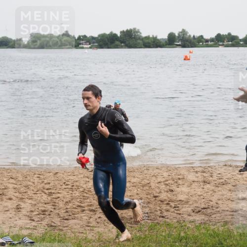 21.06.2025 - 27. Vierlanden-Triathlon MichiJ http://msf.ph/oto/8023118 15.06.2026 10:53:54 Schwimmen 650, 726, 757 meine-sportfotos.de