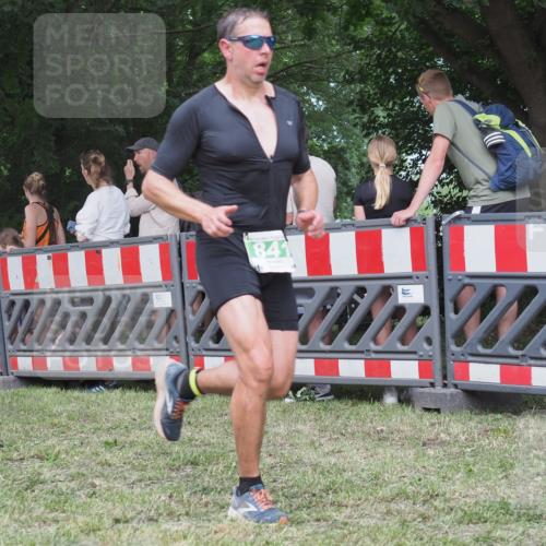 21.06.2025 - 27. Vierlanden-Triathlon KatJ http://msf.ph/oto/8023119 15.06.2025 13:22:58 Ziel 794, 841 meine-sportfotos.de