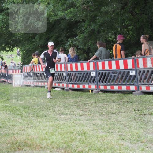 21.06.2025 - 27. Vierlanden-Triathlon KatJ http://msf.ph/oto/8023122 15.06.2025 13:23:04 Ziel 738, 794 meine-sportfotos.de