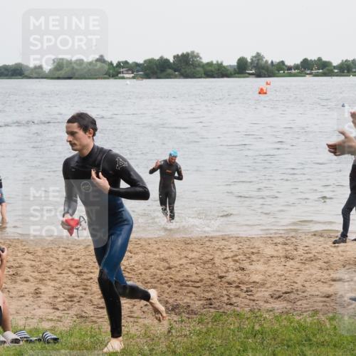 21.06.2025 - 27. Vierlanden-Triathlon MichiJ http://msf.ph/oto/8023132 15.06.2026 10:53:55 Schwimmen 650, 726, 757 meine-sportfotos.de