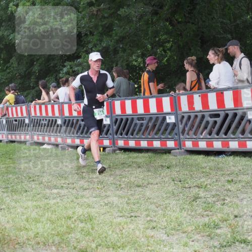 21.06.2025 - 27. Vierlanden-Triathlon KatJ http://msf.ph/oto/8023136 15.06.2025 13:23:05 Ziel 160, 738, 794 meine-sportfotos.de