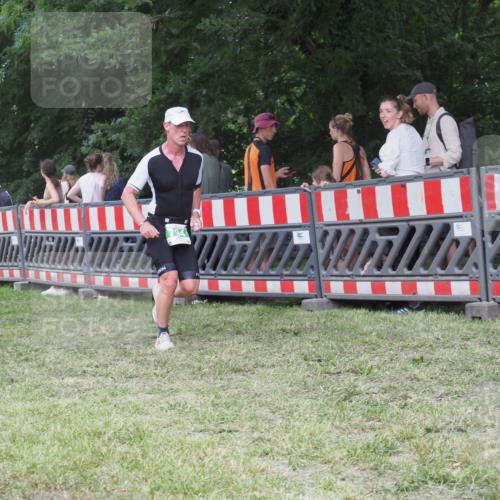 21.06.2025 - 27. Vierlanden-Triathlon KatJ http://msf.ph/oto/8023140 15.06.2025 13:23:05 Ziel 160, 738, 794 meine-sportfotos.de