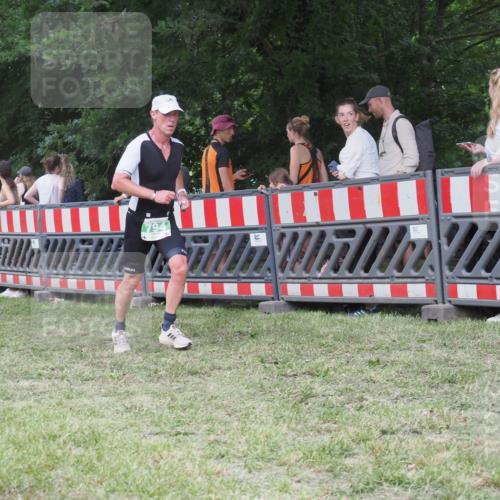 21.06.2025 - 27. Vierlanden-Triathlon KatJ http://msf.ph/oto/8023143 15.06.2025 13:23:05 Ziel 160, 738, 794 meine-sportfotos.de