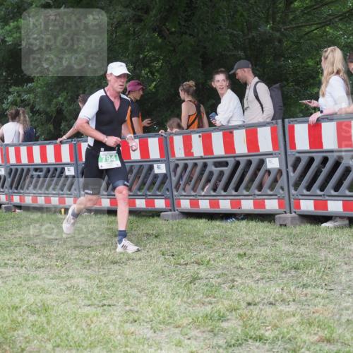 21.06.2025 - 27. Vierlanden-Triathlon KatJ http://msf.ph/oto/8023148 15.06.2025 13:23:05 Ziel 160, 738, 794 meine-sportfotos.de