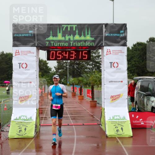 15.06.2025 - 7 Türme Triathlon Michael Strokosch http://msf.ph/oto/8023150 15.06.2025 15:43:15 Ziel  meine-sportfotos.de