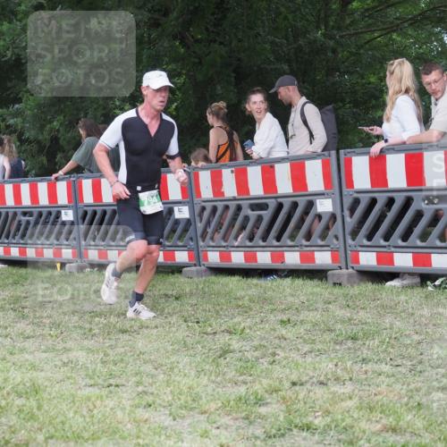 21.06.2025 - 27. Vierlanden-Triathlon KatJ http://msf.ph/oto/8023152 15.06.2025 13:23:05 Ziel 160, 738, 794 meine-sportfotos.de