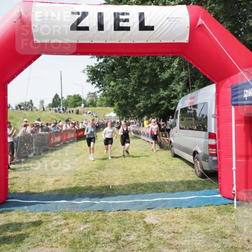 21.06.2025 - 27. Vierlanden-Triathlon MichiJ http://msf.ph/oto/8023157 15.06.2026 11:39:08 Ziel 621 meine-sportfotos.de