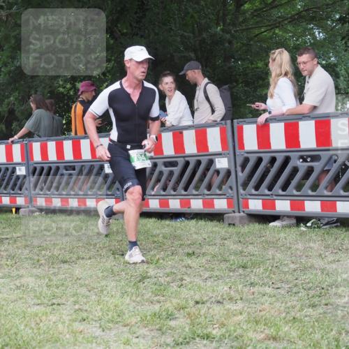 21.06.2025 - 27. Vierlanden-Triathlon KatJ http://msf.ph/oto/8023162 15.06.2025 13:23:06 Ziel 160, 738, 794 meine-sportfotos.de