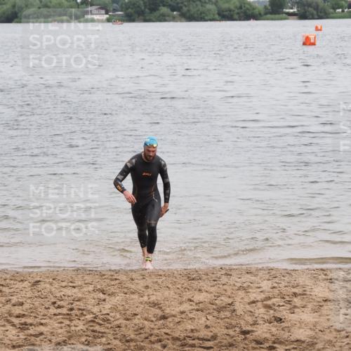 21.06.2025 - 27. Vierlanden-Triathlon MichiJ http://msf.ph/oto/8023164 15.06.2026 10:53:55 Schwimmen 650, 726, 757 meine-sportfotos.de