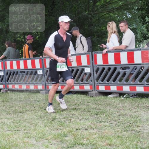 21.06.2025 - 27. Vierlanden-Triathlon KatJ http://msf.ph/oto/8023172 15.06.2025 13:23:06 Ziel 160, 738, 794 meine-sportfotos.de
