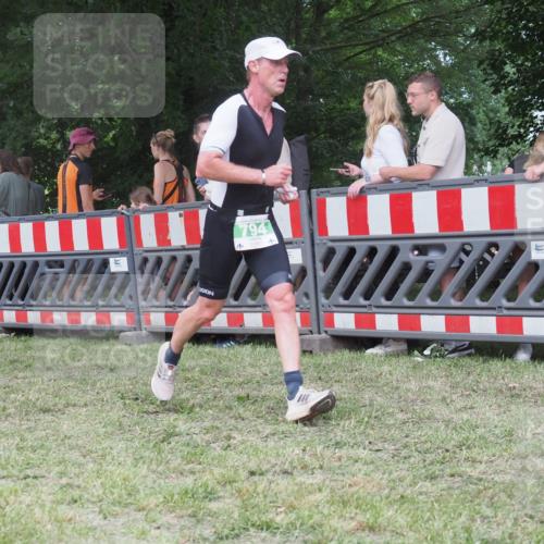 21.06.2025 - 27. Vierlanden-Triathlon KatJ http://msf.ph/oto/8023179 15.06.2025 13:23:06 Ziel 160, 738, 794 meine-sportfotos.de