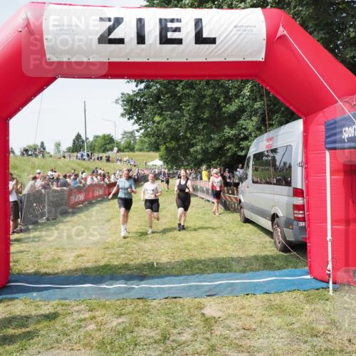 21.06.2025 - 27. Vierlanden-Triathlon MichiJ http://msf.ph/oto/8023186 15.06.2026 11:39:08 Ziel 621 meine-sportfotos.de
