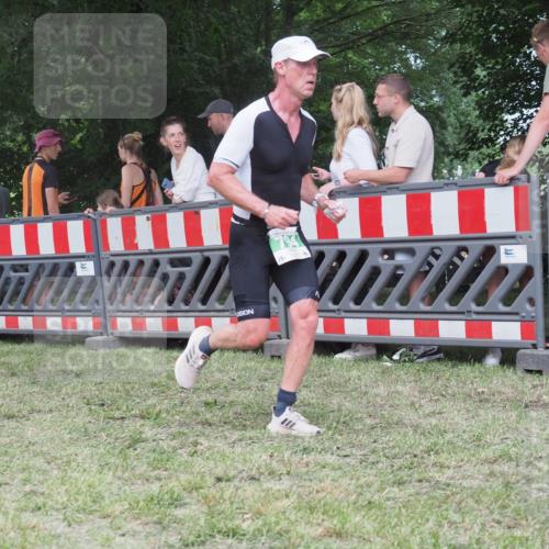 21.06.2025 - 27. Vierlanden-Triathlon KatJ http://msf.ph/oto/8023189 15.06.2025 13:23:06 Ziel 160, 738, 794 meine-sportfotos.de