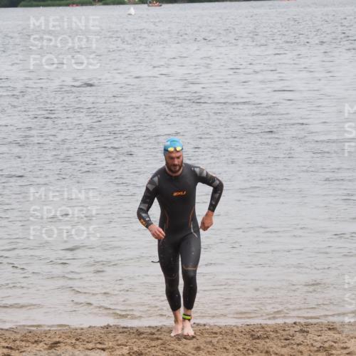 21.06.2025 - 27. Vierlanden-Triathlon MichiJ http://msf.ph/oto/8023190 15.06.2026 10:53:56 Schwimmen 650, 726, 757 meine-sportfotos.de