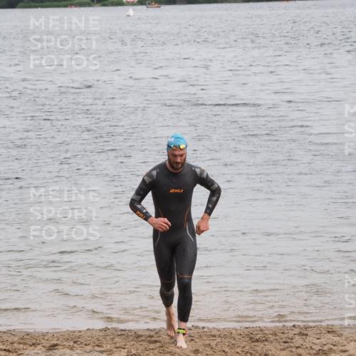 21.06.2025 - 27. Vierlanden-Triathlon MichiJ http://msf.ph/oto/8023193 15.06.2026 10:53:56 Schwimmen 650, 726, 757 meine-sportfotos.de