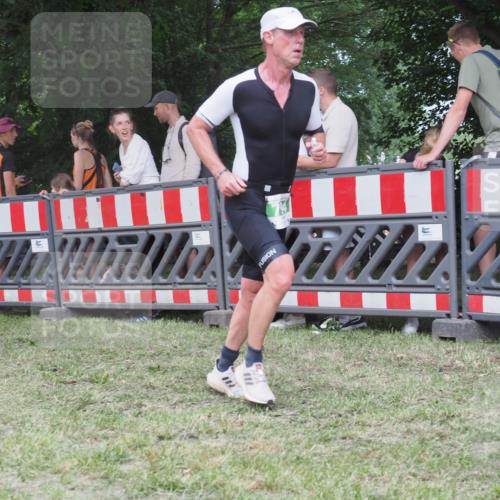 21.06.2025 - 27. Vierlanden-Triathlon KatJ http://msf.ph/oto/8023195 15.06.2025 13:23:06 Ziel 160, 738, 794 meine-sportfotos.de