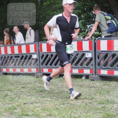 21.06.2025 - 27. Vierlanden-Triathlon KatJ http://msf.ph/oto/8023201 15.06.2025 13:23:06 Ziel 160, 738, 794 meine-sportfotos.de