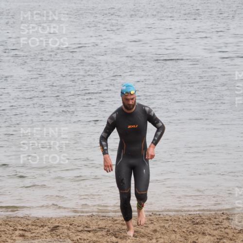 21.06.2025 - 27. Vierlanden-Triathlon MichiJ http://msf.ph/oto/8023208 15.06.2026 10:53:57 Schwimmen 650, 726, 757 meine-sportfotos.de