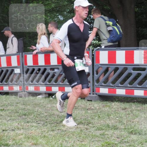 21.06.2025 - 27. Vierlanden-Triathlon KatJ http://msf.ph/oto/8023210 15.06.2025 13:23:06 Ziel 160, 738, 794 meine-sportfotos.de