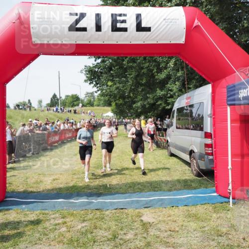 21.06.2025 - 27. Vierlanden-Triathlon MichiJ http://msf.ph/oto/8023216 15.06.2026 11:39:08 Ziel 621 meine-sportfotos.de