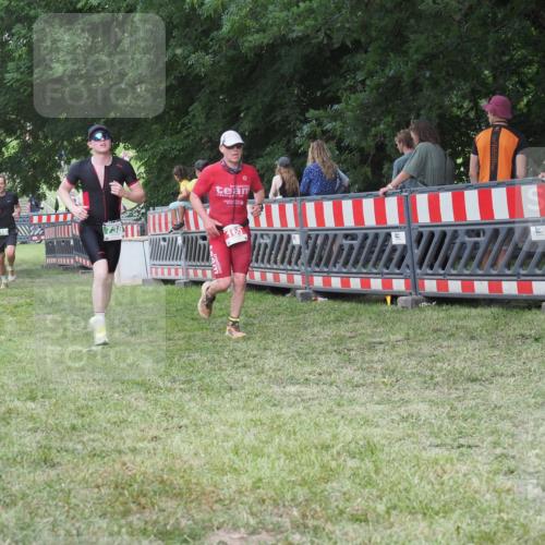 21.06.2025 - 27. Vierlanden-Triathlon KatJ http://msf.ph/oto/8023217 15.06.2025 13:23:13 Ziel 160, 714, 738 meine-sportfotos.de