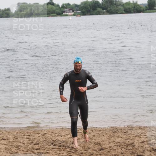 21.06.2025 - 27. Vierlanden-Triathlon MichiJ http://msf.ph/oto/8023222 15.06.2026 10:53:57 Schwimmen 650, 726, 757 meine-sportfotos.de