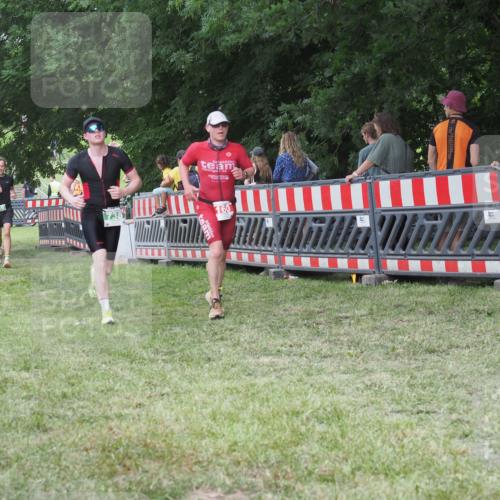 21.06.2025 - 27. Vierlanden-Triathlon KatJ http://msf.ph/oto/8023227 15.06.2025 13:23:13 Ziel 160, 714, 738 meine-sportfotos.de