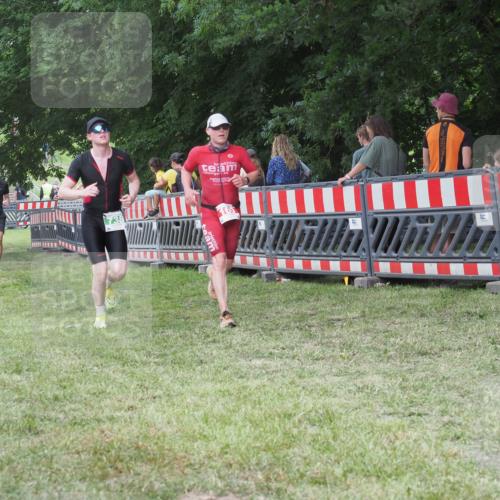 21.06.2025 - 27. Vierlanden-Triathlon KatJ http://msf.ph/oto/8023231 15.06.2025 13:23:13 Ziel 160, 714, 738 meine-sportfotos.de