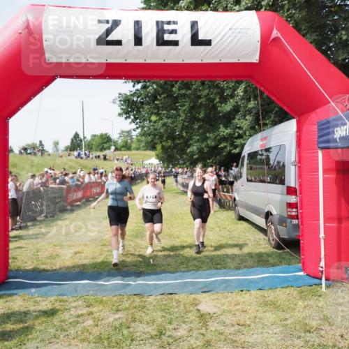 21.06.2025 - 27. Vierlanden-Triathlon MichiJ http://msf.ph/oto/8023233 15.06.2026 11:39:09 Ziel 621 meine-sportfotos.de