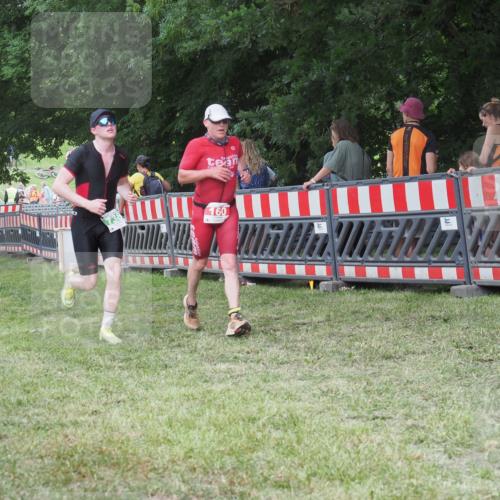 21.06.2025 - 27. Vierlanden-Triathlon KatJ http://msf.ph/oto/8023239 15.06.2025 13:23:13 Ziel 160, 714, 738 meine-sportfotos.de