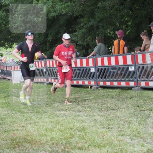 21.06.2025 - 27. Vierlanden-Triathlon KatJ http://msf.ph/oto/8023245 15.06.2025 13:23:14 Ziel 160, 714, 738 meine-sportfotos.de