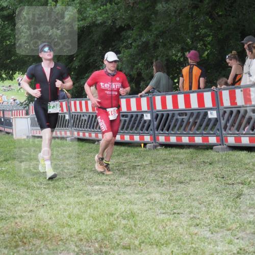 21.06.2025 - 27. Vierlanden-Triathlon KatJ http://msf.ph/oto/8023251 15.06.2025 13:23:14 Ziel 160, 714, 738 meine-sportfotos.de