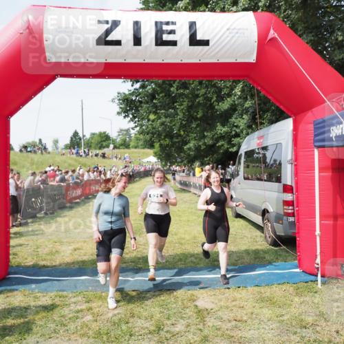 21.06.2025 - 27. Vierlanden-Triathlon MichiJ http://msf.ph/oto/8023258 15.06.2026 11:39:09 Ziel 621 meine-sportfotos.de
