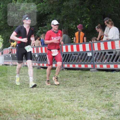 21.06.2025 - 27. Vierlanden-Triathlon KatJ http://msf.ph/oto/8023276 15.06.2025 13:23:14 Ziel 160, 714, 738 meine-sportfotos.de