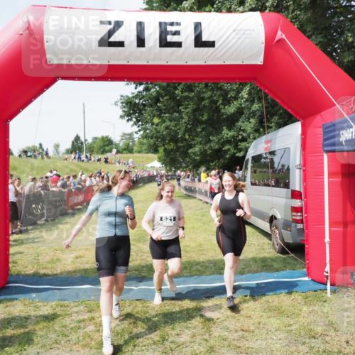 21.06.2025 - 27. Vierlanden-Triathlon MichiJ http://msf.ph/oto/8023279 15.06.2026 11:39:09 Ziel 621 meine-sportfotos.de